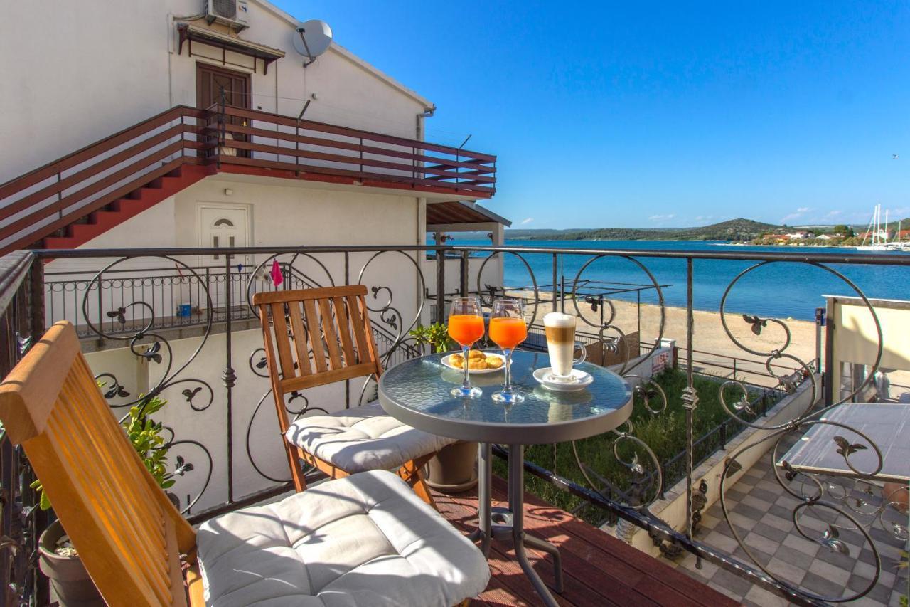 Apartmani Nikolina Seaview Szybenik Zewnętrze zdjęcie