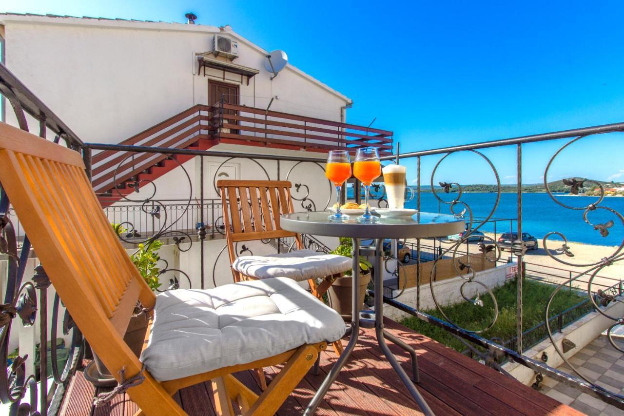 Apartmani Nikolina Seaview Szybenik Zewnętrze zdjęcie