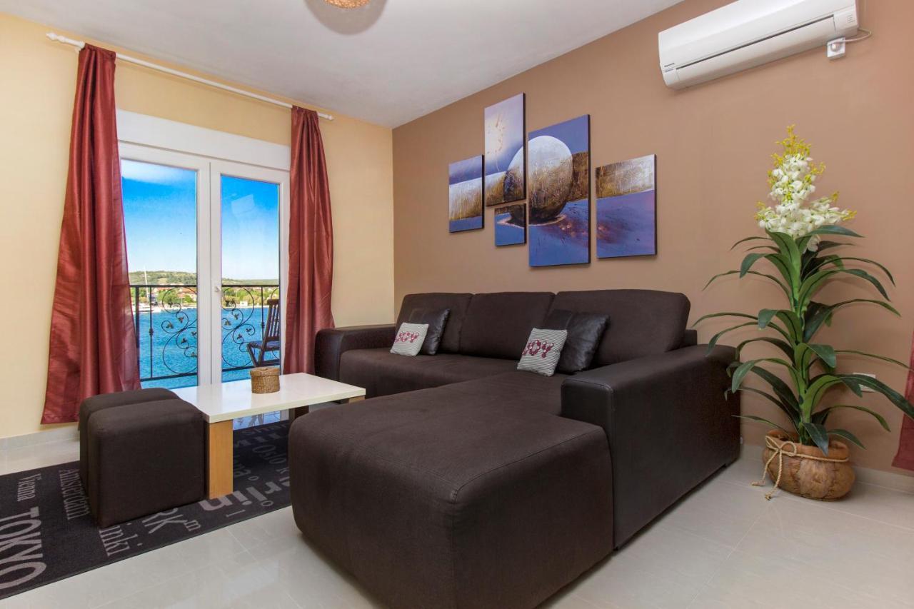 Apartmani Nikolina Seaview Szybenik Zewnętrze zdjęcie